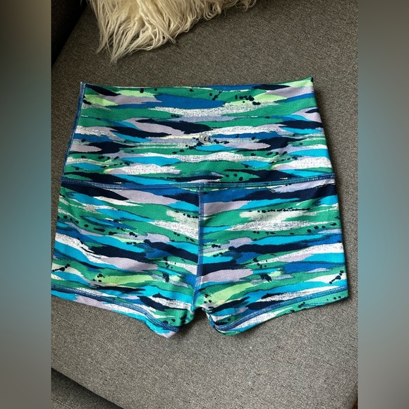 Lululemon Boogie Short Roll Down Sz 4 Seven Wonders Multi Full-on Luon - Picture 3 of 10